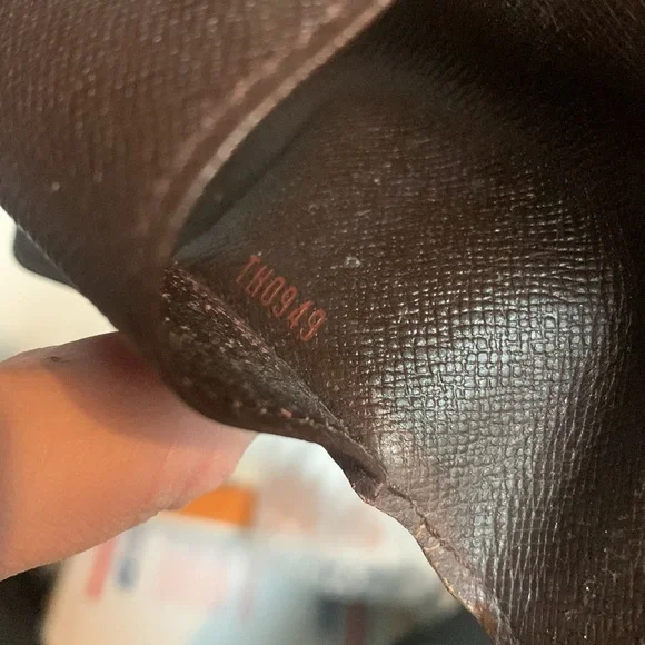 1999 authentic Louis Vuitton 4-ring key holder
